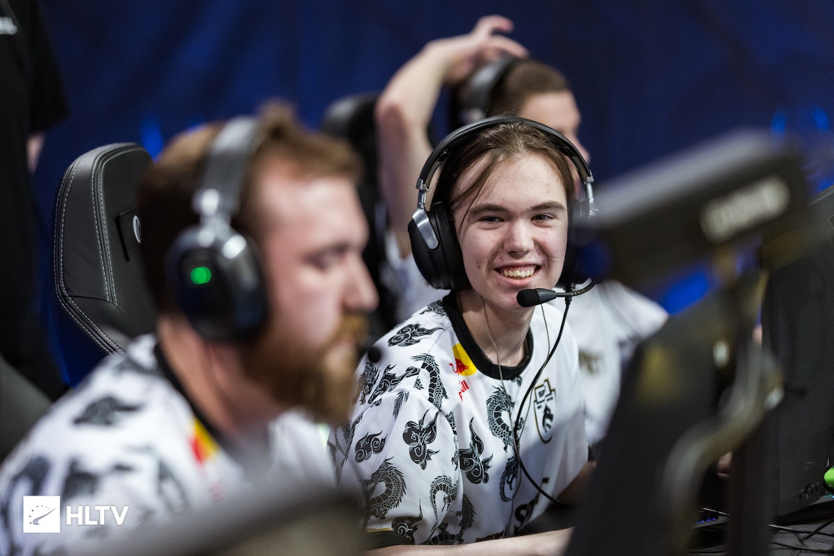 再以强硬持 再以强硬持